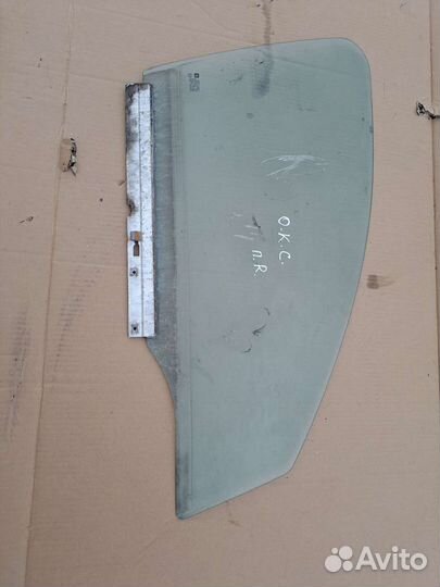 Опель Корса С стекло переднее правое