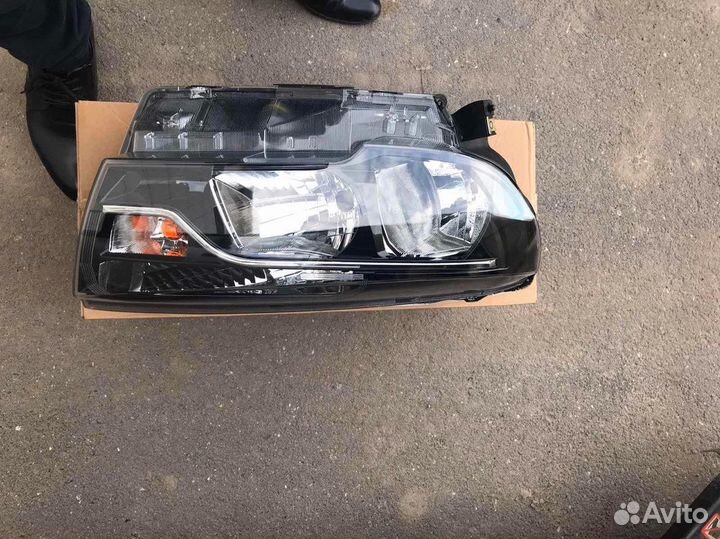 Фары на LADA Vesta
