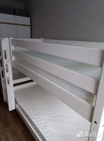 Двухъярусная кровать