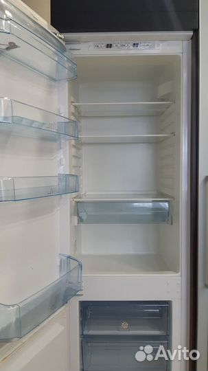 Полки - Холодильник Electrolux ERG29700