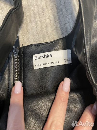 Кожаное платье bershka