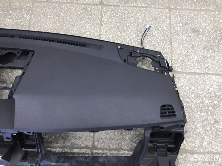 Торпедо панель приборов Toyota Sienna