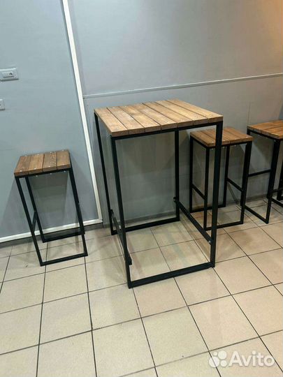 Кухонный стол и стулья