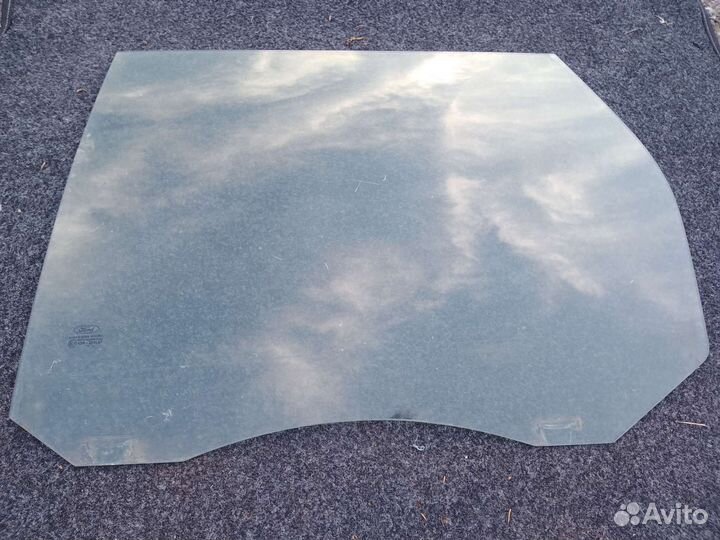 Стекло заднее левое универсал Ford Focus 2
