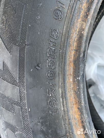 Bridgestone Blizzak Spike-01 195/65 R15 95T