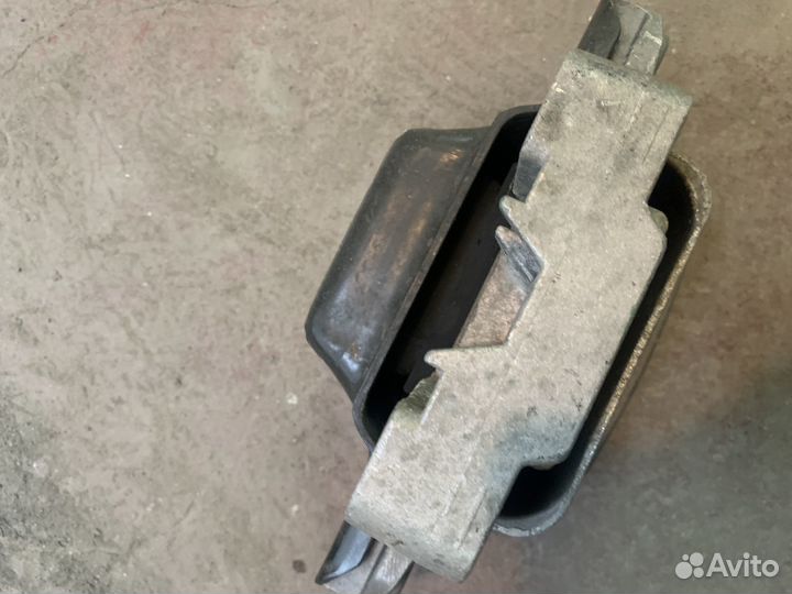 Подушка двигателя VW Ggolf6