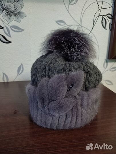 Шапка вязаная с норкой