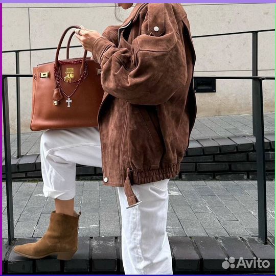 Женская бомбер-косуха из кожи эко коричневая