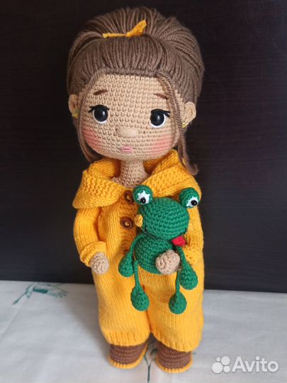 Вязаная кукла с гардеробом (на заказ)