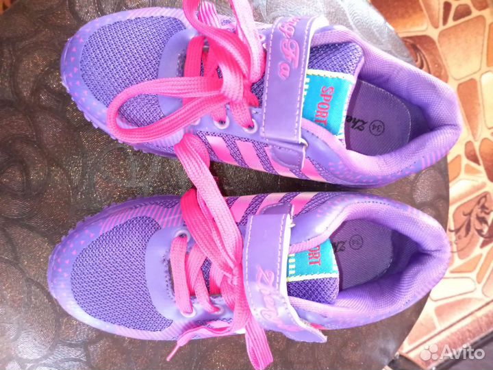 Кроссовки детские 34 размер новые