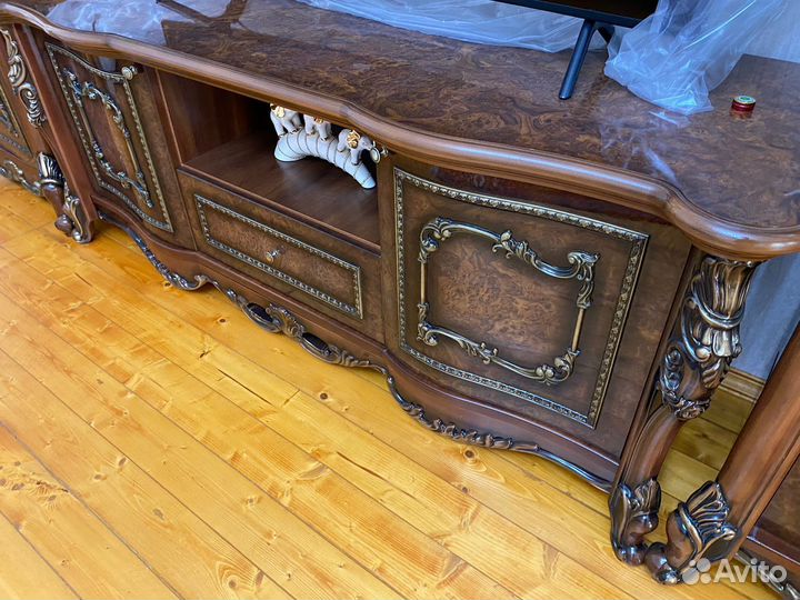 Шкаф витрина