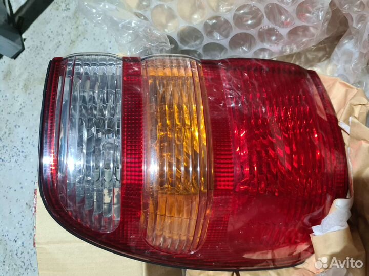 Фонарь стоп сигнал Toyota Land Cruiser 100