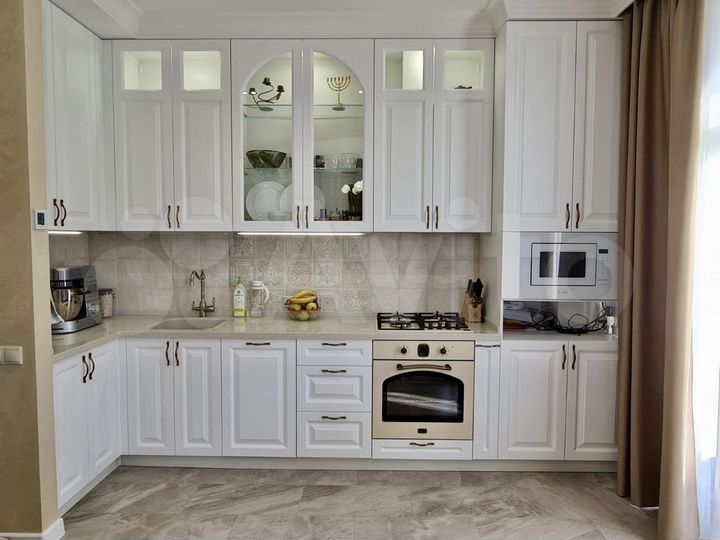 4-к. квартира, 95 м², 3/8 эт.