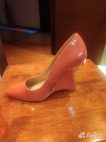 Женские вещи и обувь