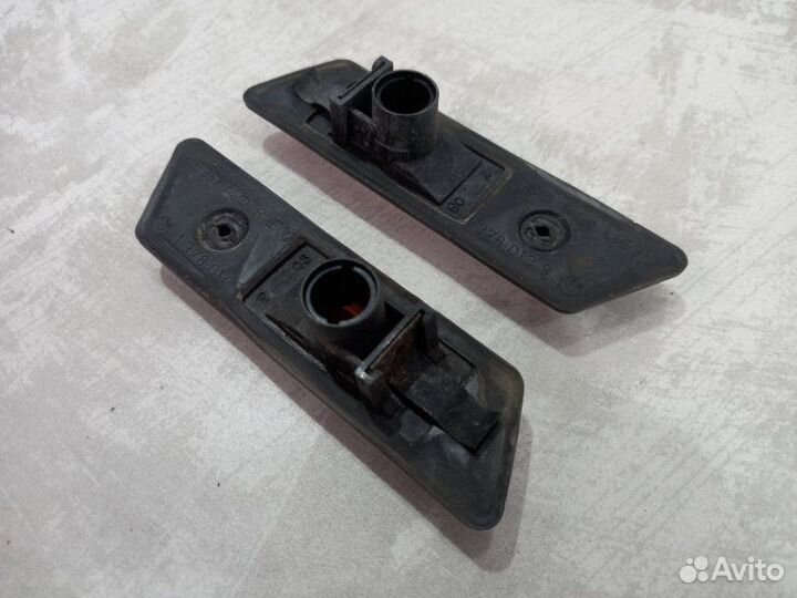 Поворотники в крылья Bmw 750 E32 M70B50 1992