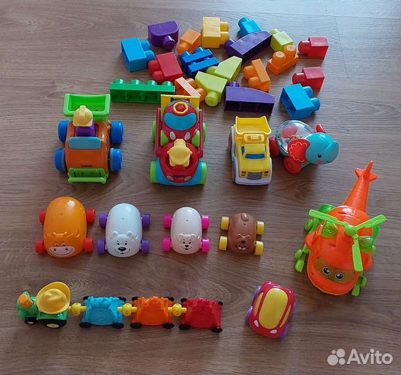 Развивающие игрушки погремушки машинки