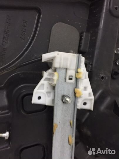 Стеклоподьемник П.Левый Mazda 3 BL 2012г