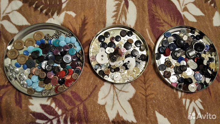 Пуговицы набором и в розницу много