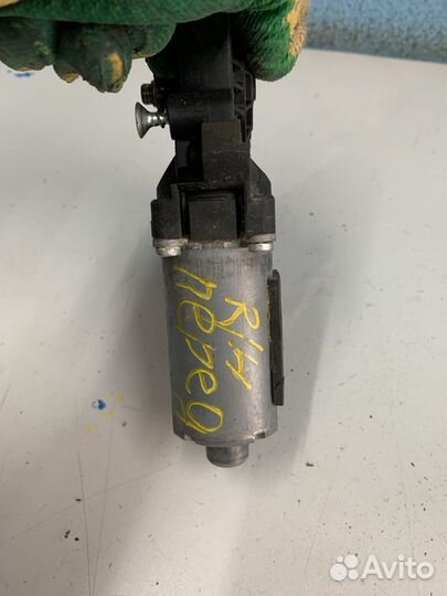 Astra H моторчик стеклоподъемника правый 13101481