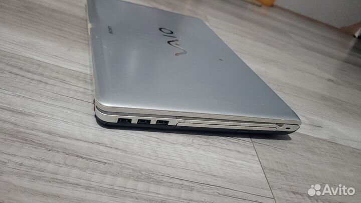 Ноутбук sony vaio i3+RAM 8gb,hdd 640gb