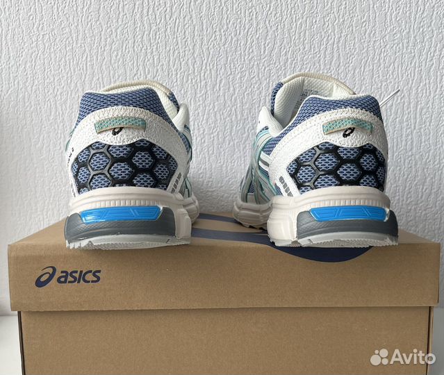 Кроссовки asics