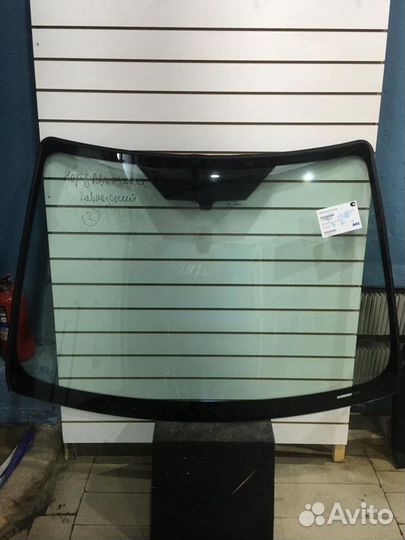 Лобовое стекло на Форд Фокус