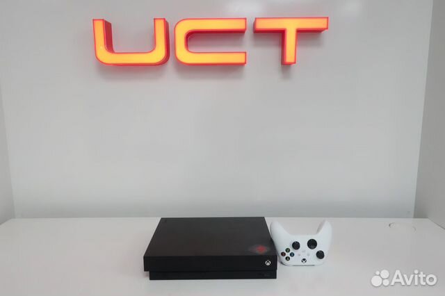 Игровая приставка Microsoft Xbox One X