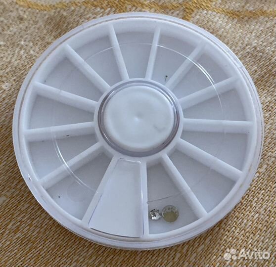 Контейнер для стразов бисера сухоцветов фурнитуры