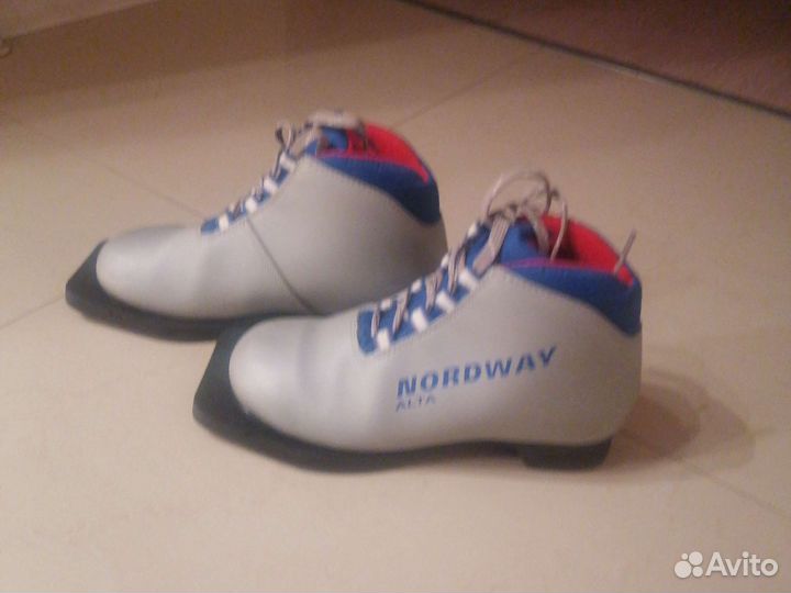 Лыжные ботинки 33 размер. В хорошем состояние