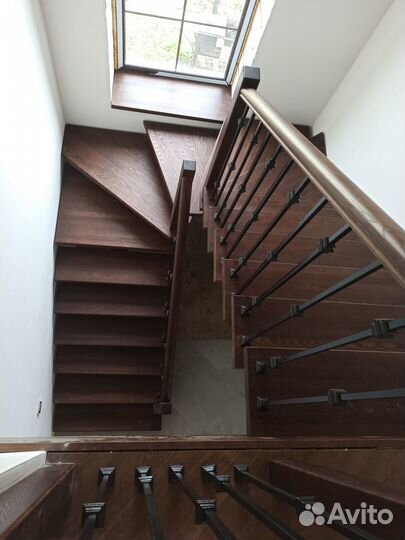 Металлическая лестница, изделия из металла