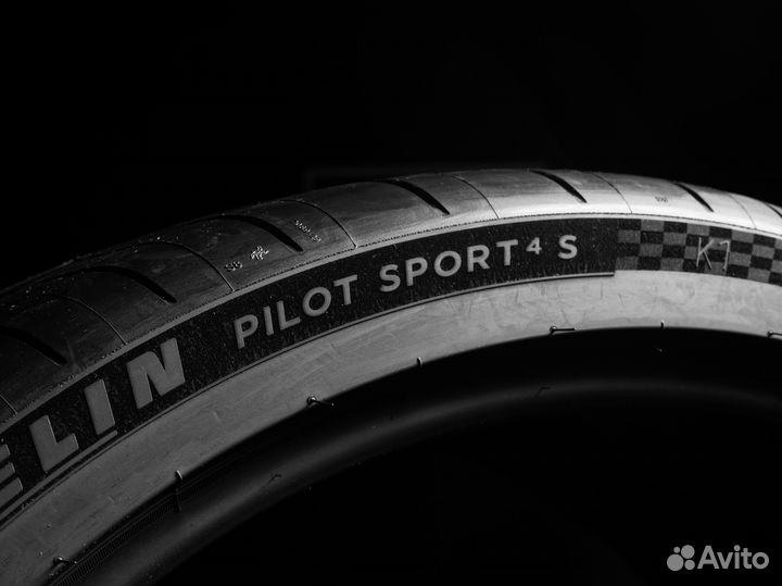 Michelin Pilot Sport 4 S Acoustic 255/35 R22 и 315/30 R23 104Y