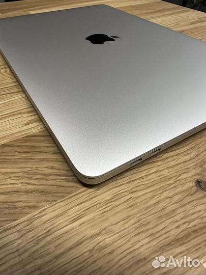 Apple MacBook Pro 13 2019 touch bar