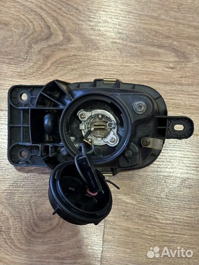 Противотуманка левая Mitsubishi Fuso Fighter