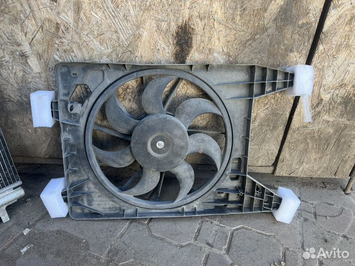 Вентелятор охлаждения двигателя
