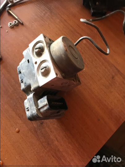 Блок абс на Toyota Corolla E150