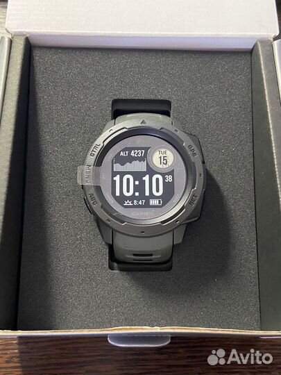 Часы Garmin instinct