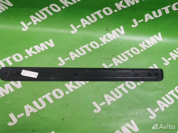 Накладка порога правая Toyota Avensis 3