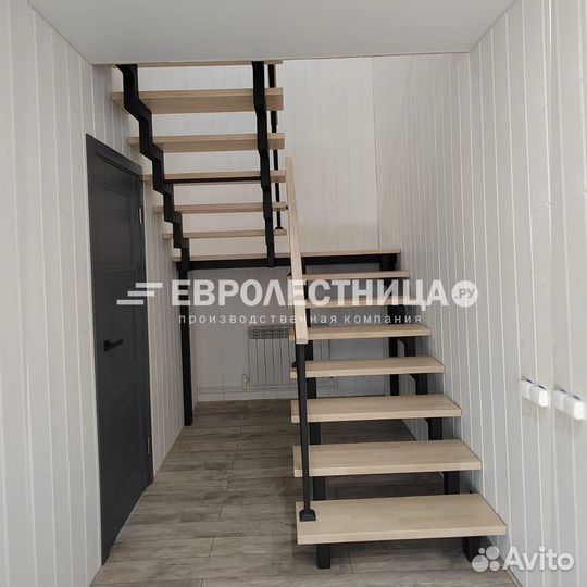 Лестница на метало каркасе