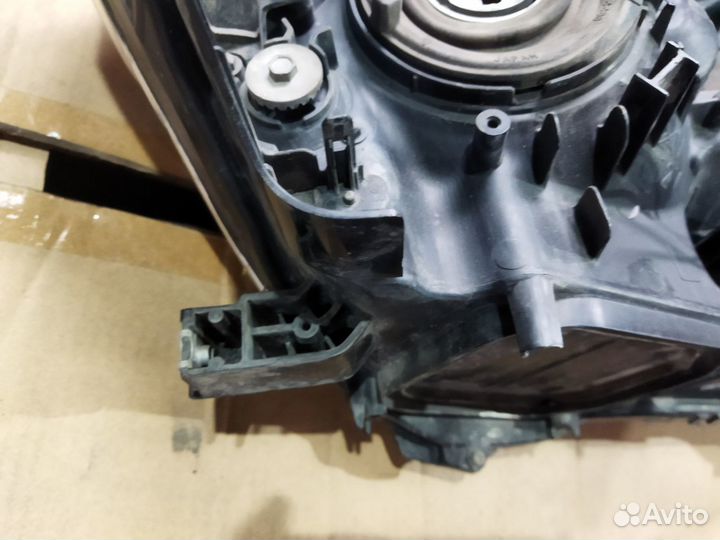 Фара левая Toyota Land Cruiser 200 (07-12г.)