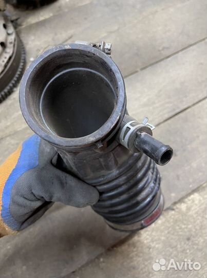 Патрубок воздушного фильтра Nissan