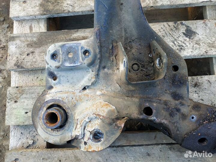 Подрамник передний Toyota Camry 40