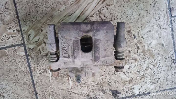 Суппорт задний левый mitsubishi lancer 9