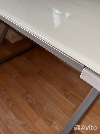 Компьютерный стол стеклянный