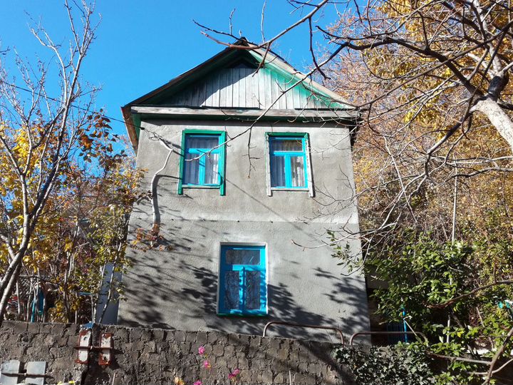 Дом 21,7 м² на участке 4 сот.