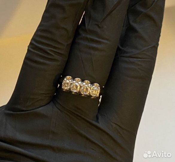 Золотое бриллиантовое кольцо 