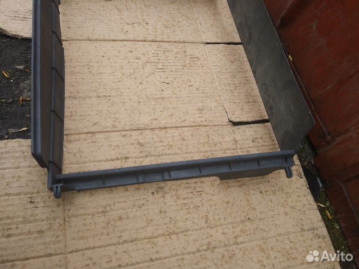 Дефлектор радиатора Renault Logan 2