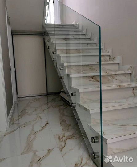 Стеклянное ограждение для лестницы любой сложности