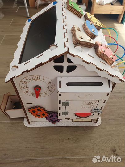 Бизиборд домик