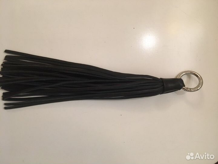 Кожаная кисть на кольце с карабином