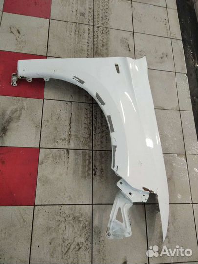 Крыло Mitsubishi Outlander